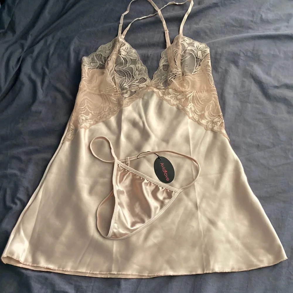 Lingerie Set - Picture 1 of 3